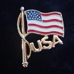 Vintage  Enamel USA American Flag Pin Brooch, Gold Tone Metal